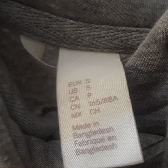 H&M gray comfortable long sleeve hoodie no offer - Picture 2 of 3